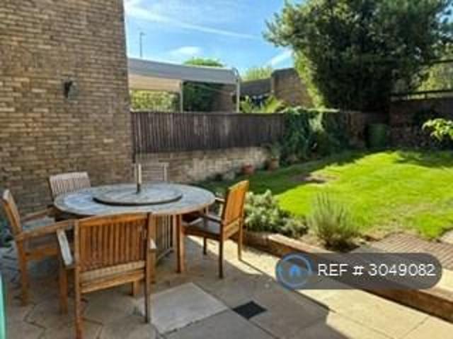 Apartment for rent in East Hill Estate, Greater London