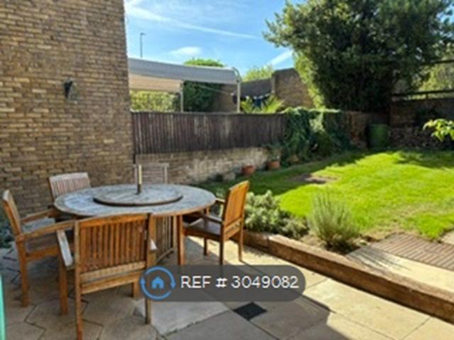 Apartment for rent in East Hill Estate, Greater London