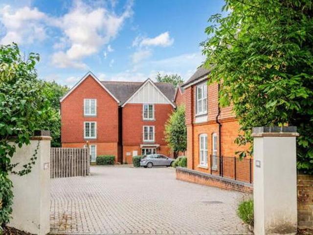 House for sale in Oxted, Hillview