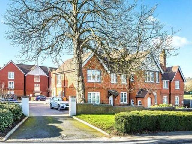 House for sale in Oxted, Hillview