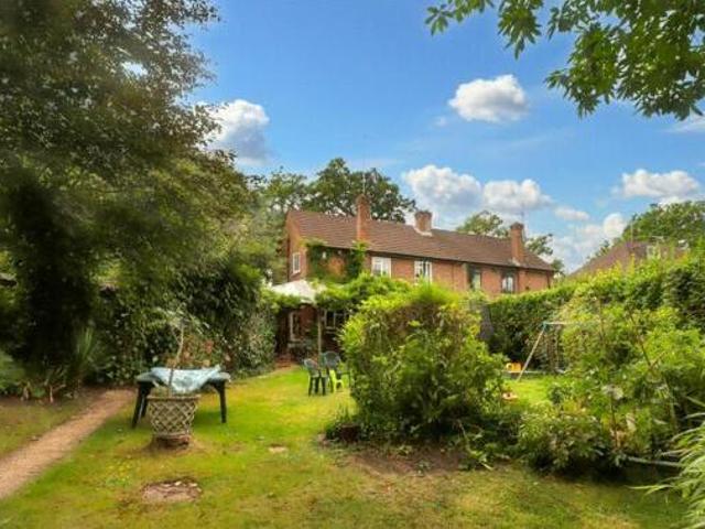 House for sale in Maybury Estate, Woking