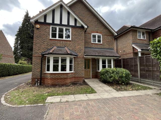 House for rent in Maybury Estate, Woking