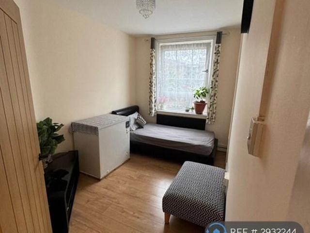 Apartment for rent in Poplar Grove, Greater London