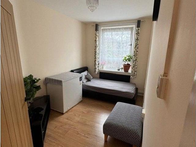 Apartment for rent in Poplar Grove, Greater London