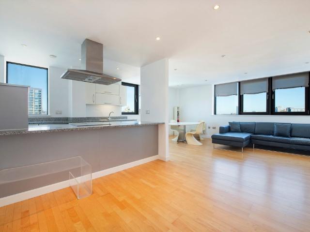 Apartment for rent in Brownfields, Greater London