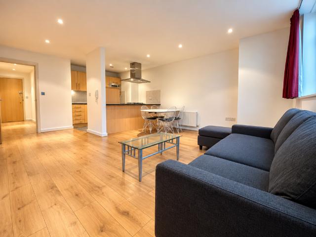 Apartment for rent in Brownfields, Greater London