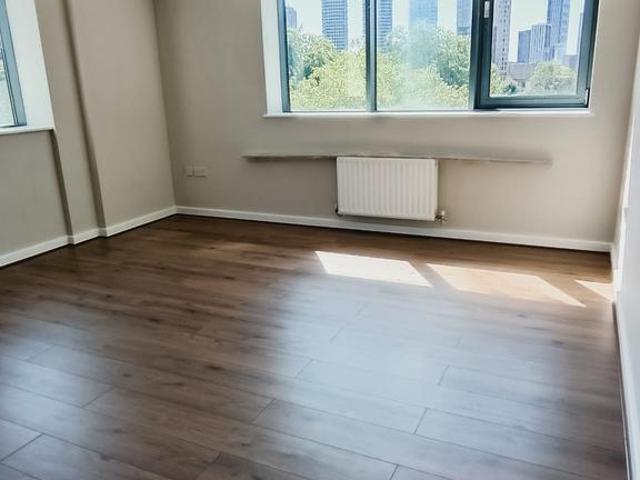 Apartment for rent in Poplar Grove, Greater London