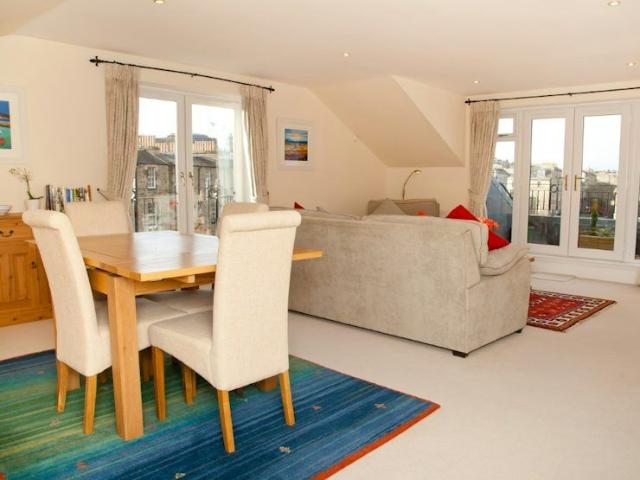 Apartment for rent in Gayfield, Broughton
