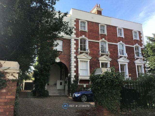 Apartment for rent in Blackhills, Surrey