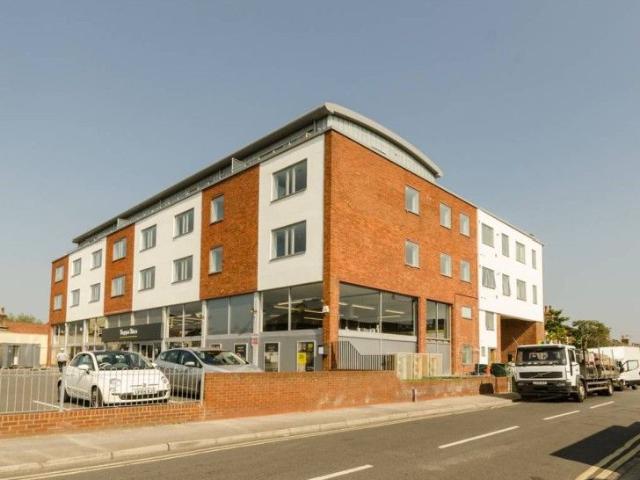Apartment for rent in Blackhills, Surrey