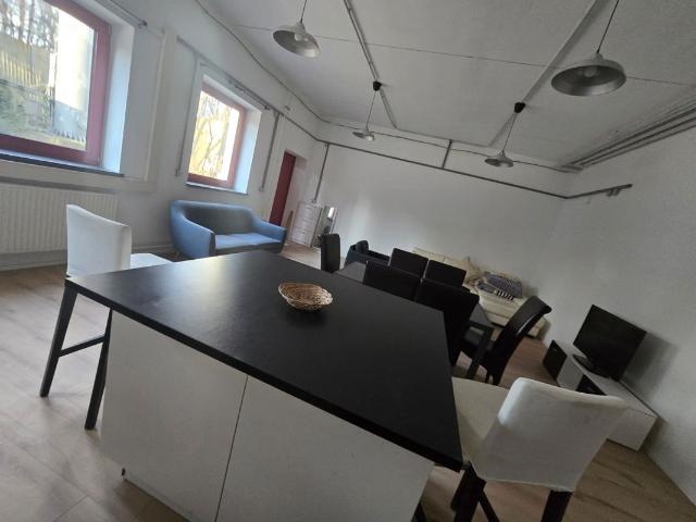 Property for rent in Deri