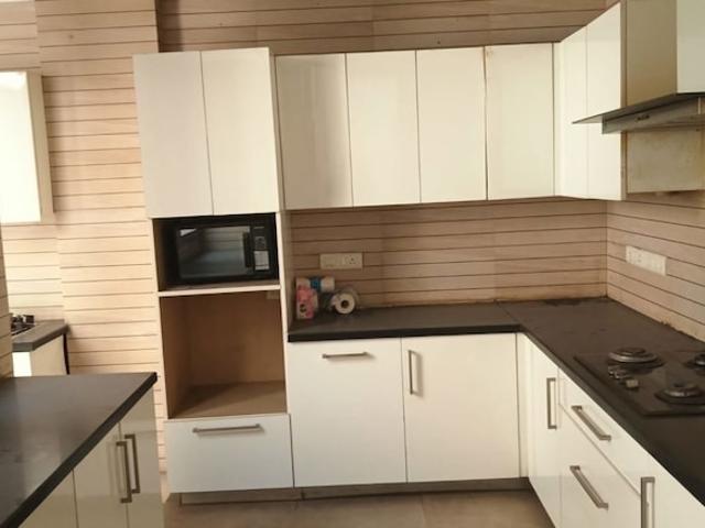 Property for rent in Deri