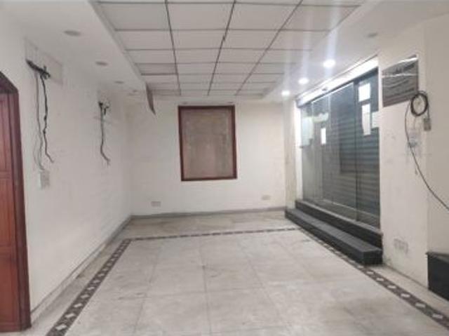 Commercial for rent in Deri