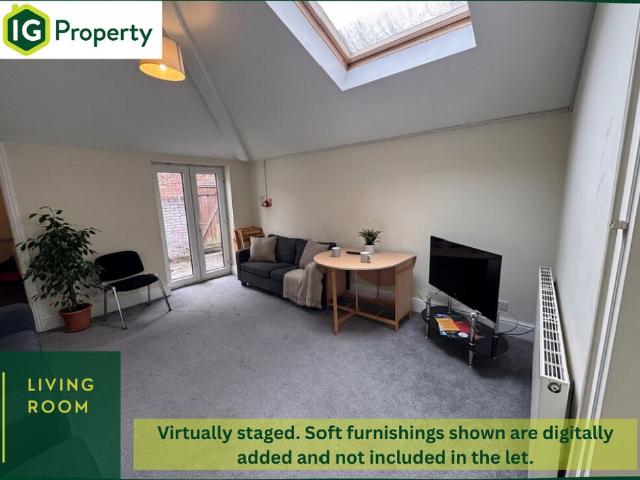 Room for rent in High Field, York