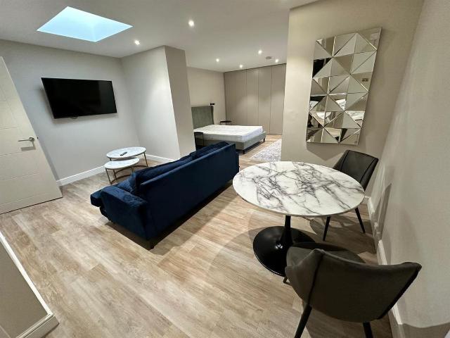 Apartment for rent in Woodhouse, West Yorkshire