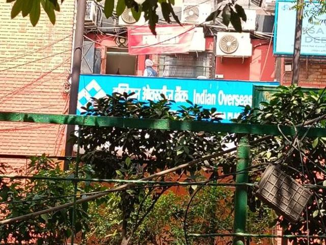 Commercial for rent in Deri
