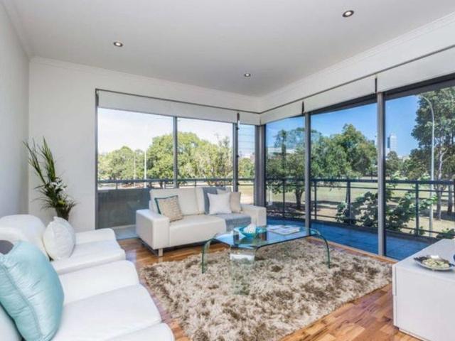 Room for rent in East Perth, Perth