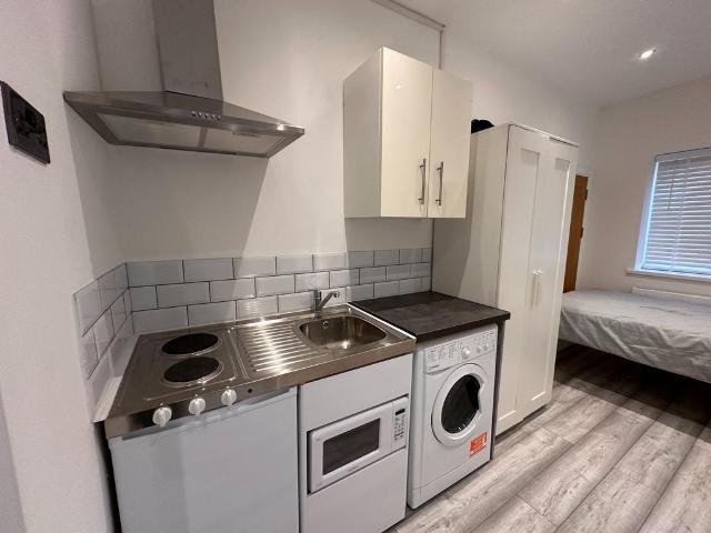 Apartment for rent in Marks Gate, Greater London