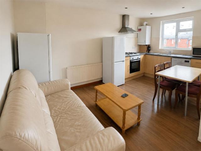 Apartment for rent in Burnt Oak, Greater London