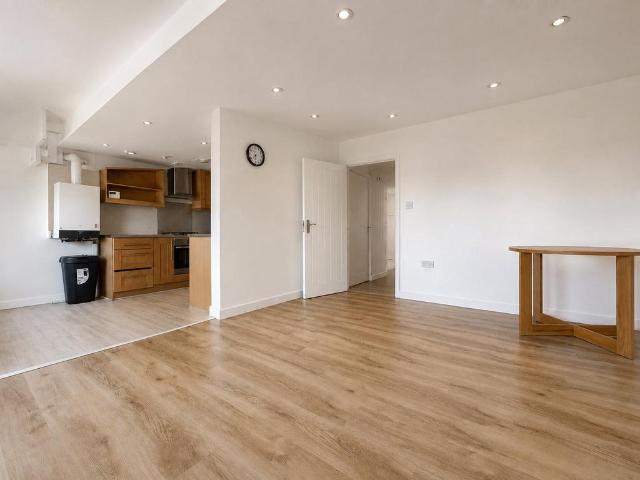 Apartment for rent in Plaistow, Greater London
