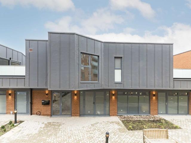 Apartment for rent in London Borough of Merton, Collier's Wood