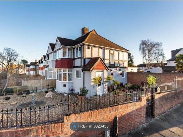 House for rent in London Borough of Bexley, Greater London