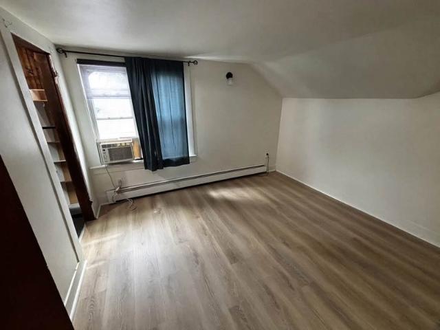 Room for rent in Orange Street Historic District, New Haven