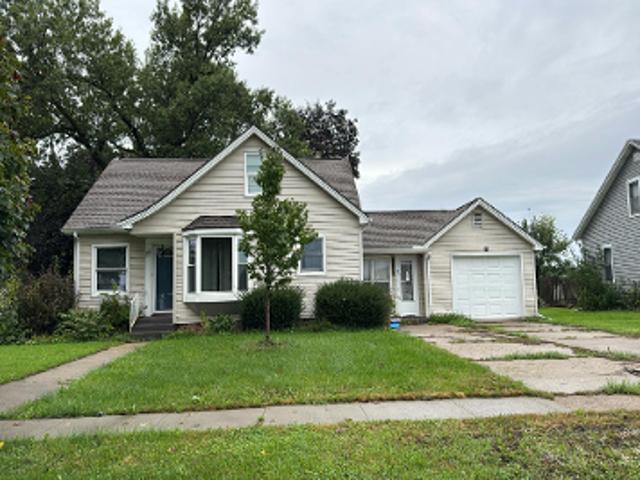 House for sale in Grinnell, Poweshiek County
