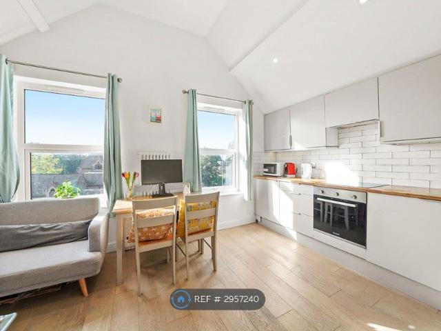 Apartment for rent in Epsom, Surrey