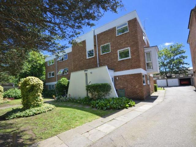 Apartment for rent in Epsom, Surrey