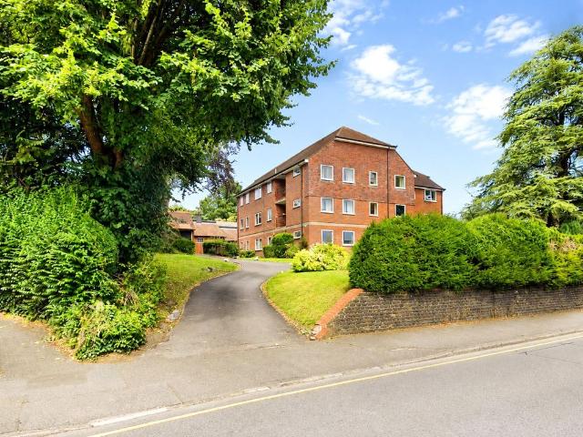 Apartment for rent in Fole, Surrey