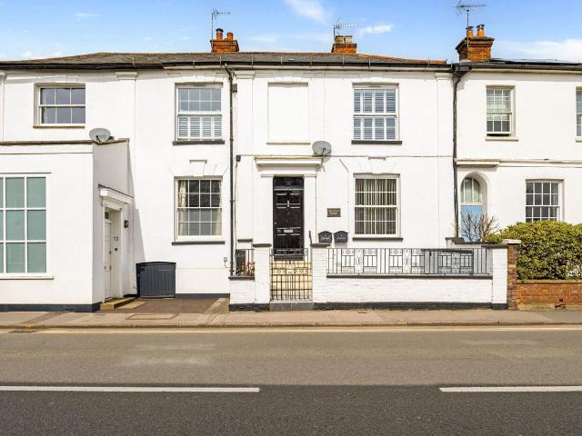 Apartment for rent in Fole, Surrey