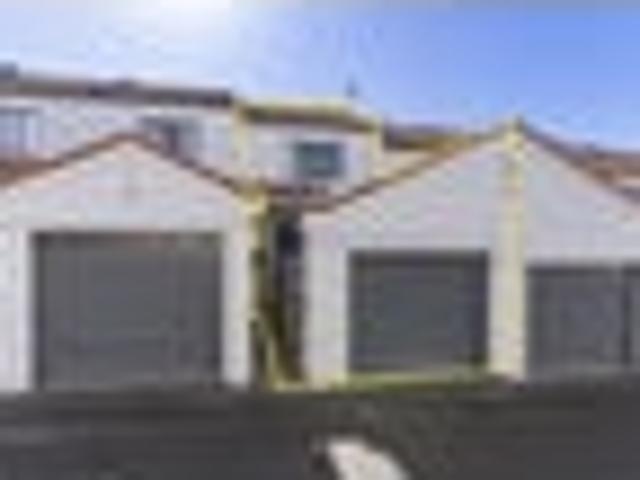 Townhouse for rent in Howick, Oroua County