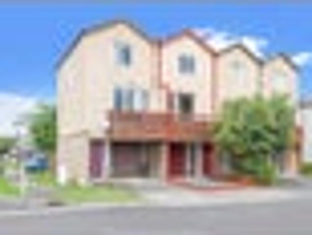 Townhouse for rent in Howick, Oroua County