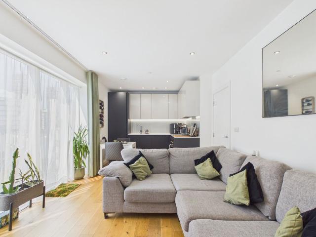 Apartment for rent in Maryland, Greater London