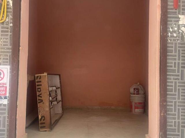 Commercial for rent in Deri