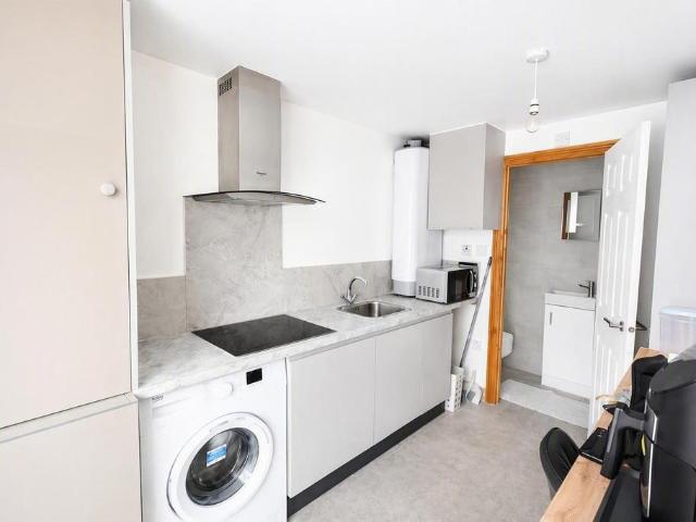 Apartment for rent in Lane, Greater London