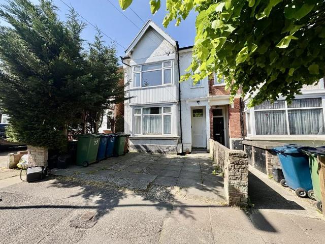 Apartment for rent in South Harrow, Greater London