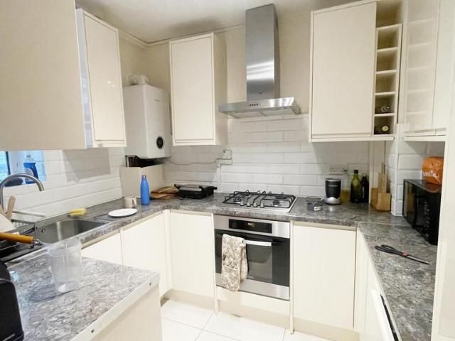 House for rent in Shacklewell, Greater London