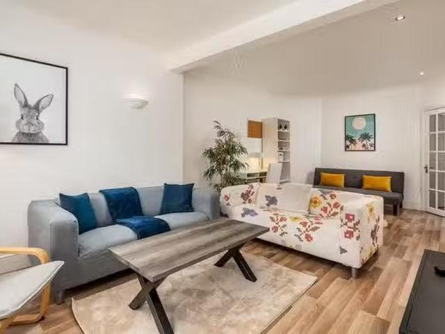 Apartment for rent in Lane, Greater London