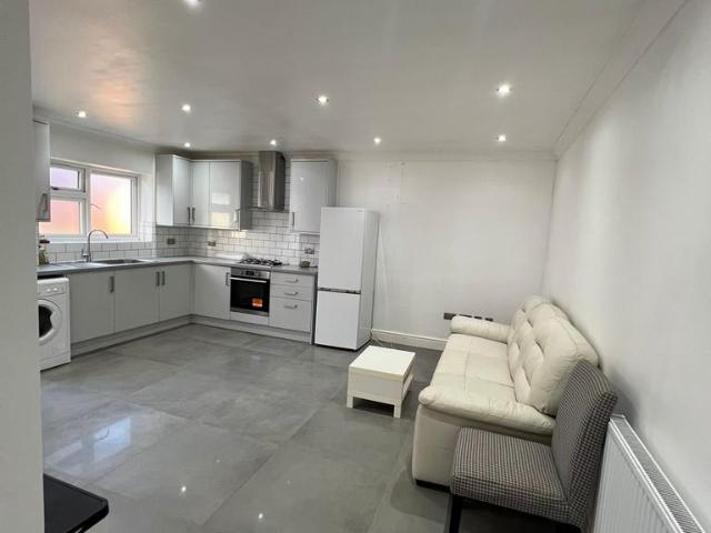 Apartment for rent in Little Heath, Greater London