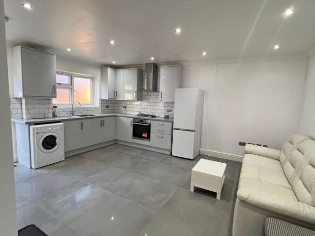 Apartment for rent in Gants Hill, Greater London