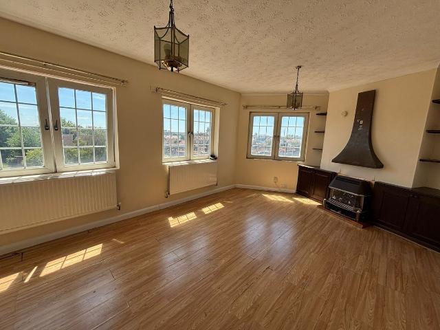Apartment for rent in Newbury Park, Greater London