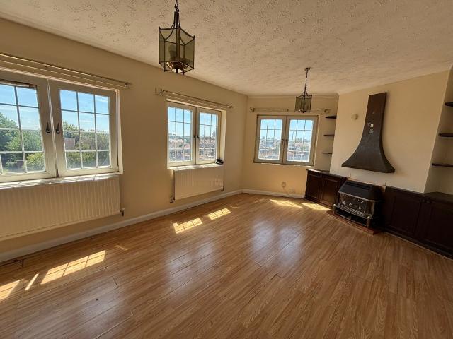 Apartment for rent in Newbury Park, Greater London