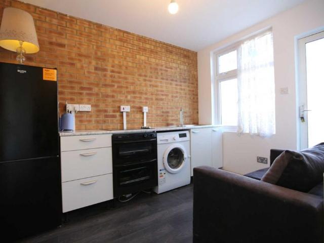 Apartment for rent in Little Heath, Greater London