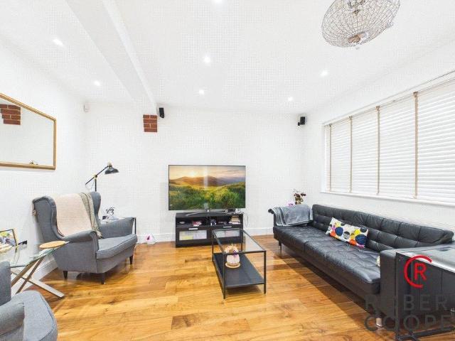 House for rent in Lane, Greater London