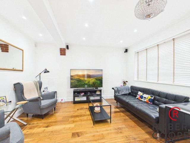 House for rent in Lane, Greater London