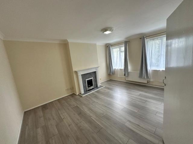 Apartment for rent in Marks Gate, Greater London