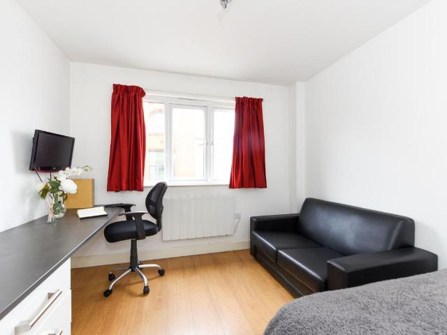 Studio for rent in Bede Island, Old Wharf