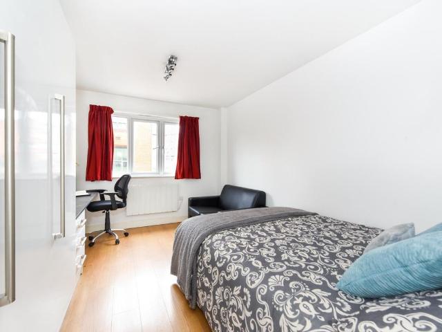 Studio for rent in Bede Island, Old Wharf